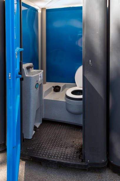 Porta potty delivery and setup in Whitefish Bay, WI